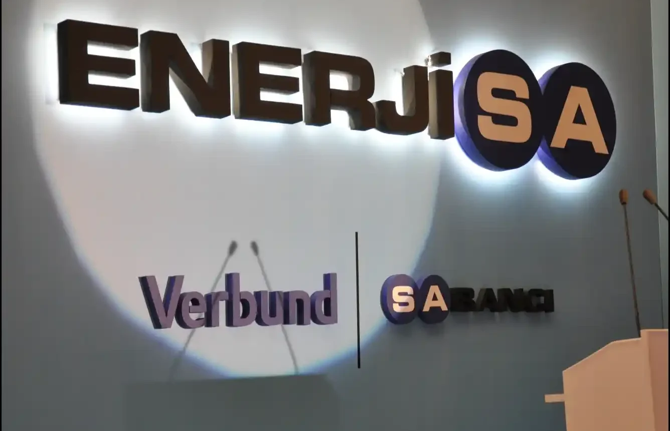 Enerjisa Kurumsal Etkinlik Sahnesi ve Işıklı Logo